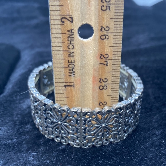Silver Tone Metal Openwork Bracelet Stretch - Picture 2 of 8